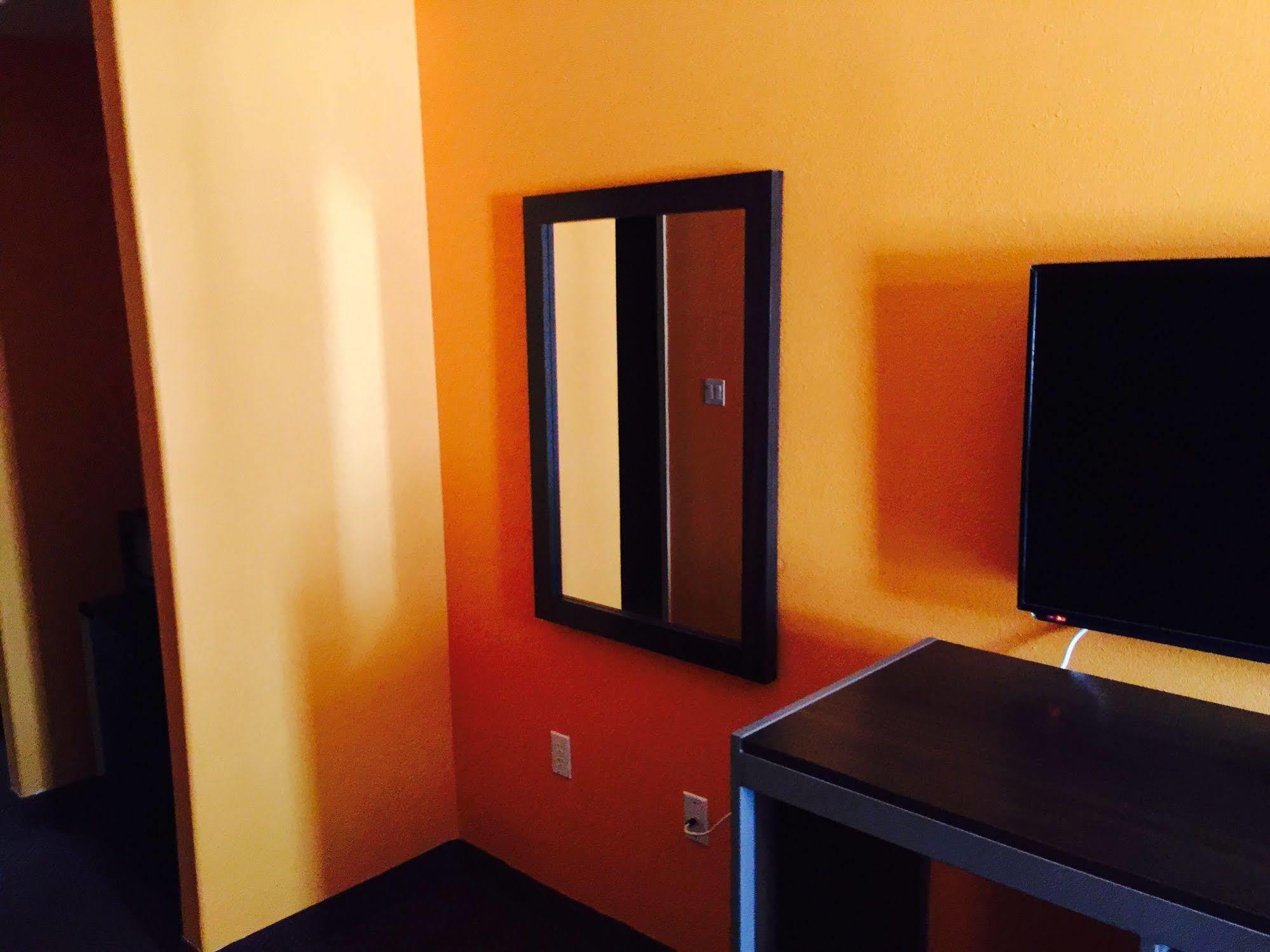 Scottish Inn & Suites Hobby Airport ヒューストン エクステリア 写真